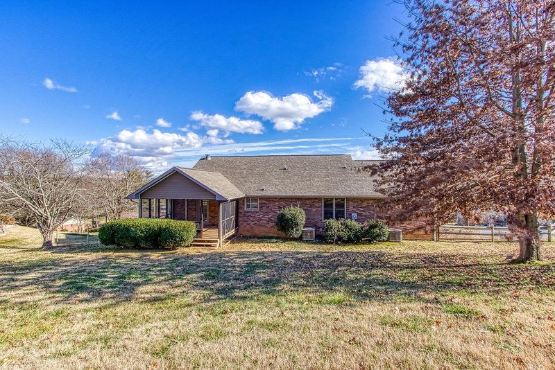 5880 Chestnut Oak Dr, Morristown, TN 37814