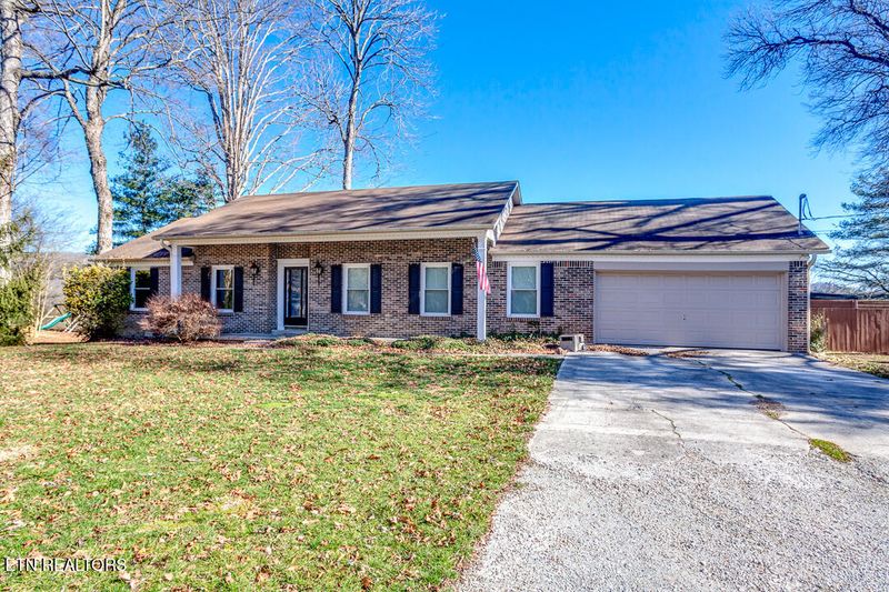 589 Melton Hill Dr, Clinton, TN 37716