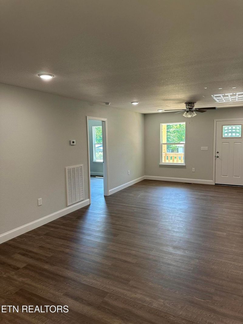 590 Lawrence St, Etowah, TN 37331