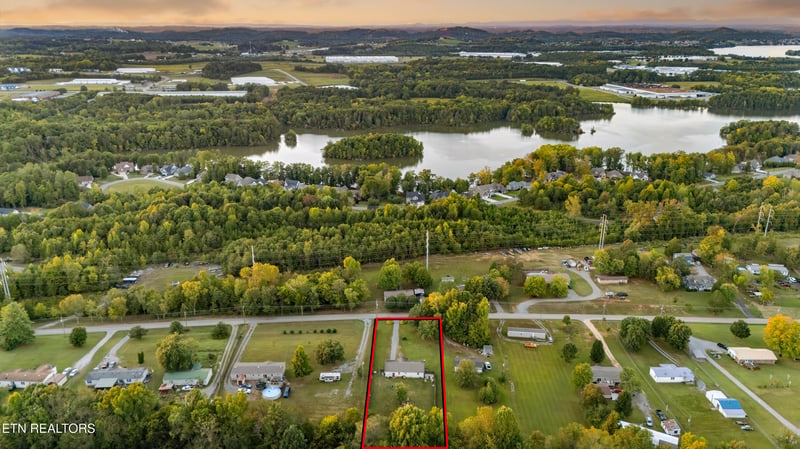 590 Old Slag Rd, Vonore, TN 37885