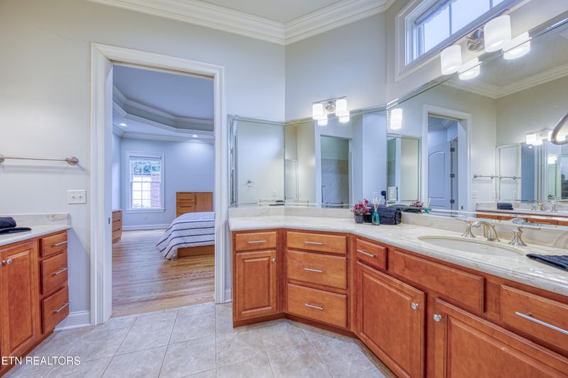 590 Timberline Dr, Lenoir City, TN 37772