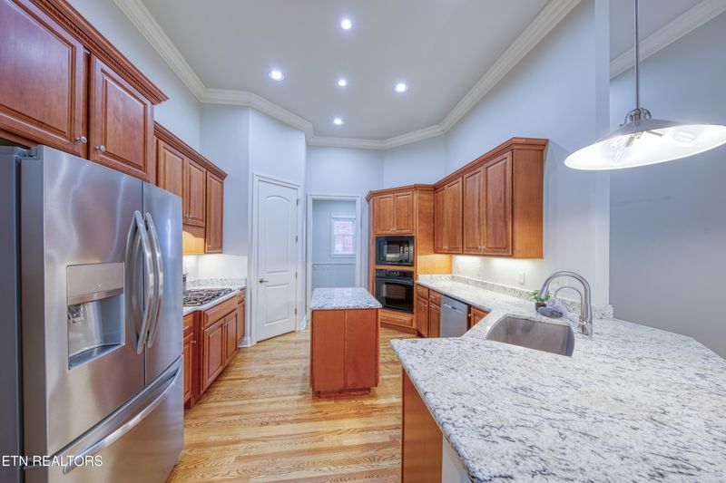 590 Timberline Dr, Lenoir City, TN 37772