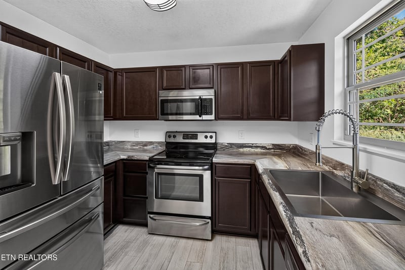 5900 Creekhead Dr, Knoxville, TN 37909