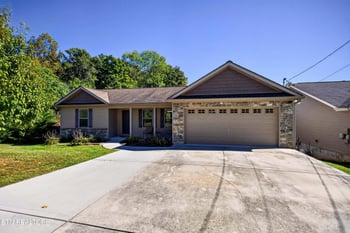 5900 Creekhead Dr, Knoxville, TN 37909