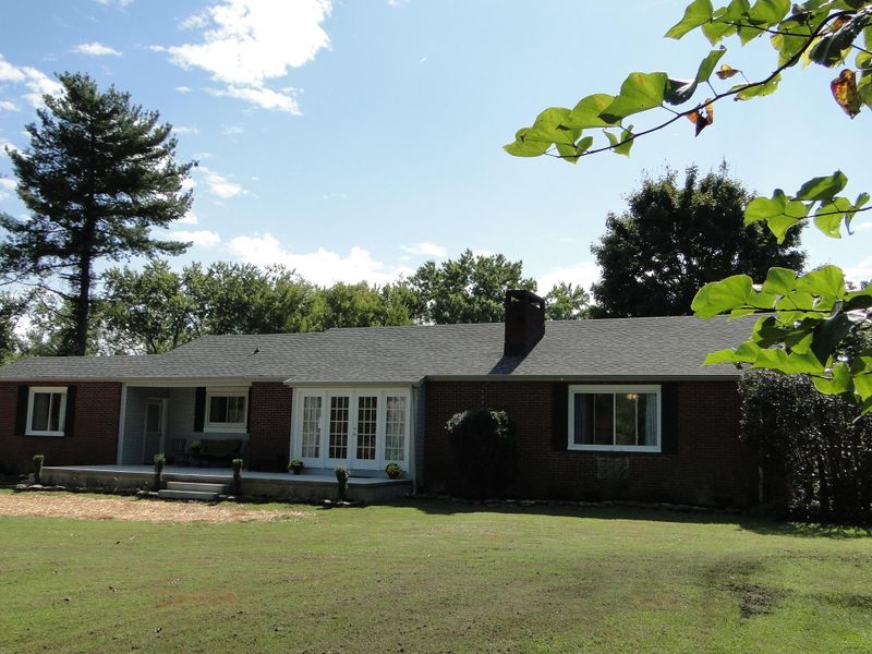 5900 E Sunset Rd, Knoxville, TN 37914