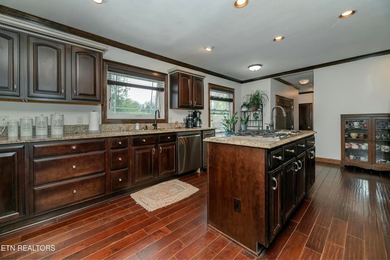 5900 Green Valley Dr, Knoxville, TN 37914