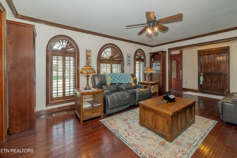 5900 Green Valley Dr, Knoxville, TN 37914