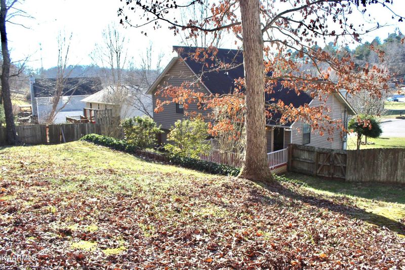 5900 Rolling Ridge Dr, Knoxville, TN 37921