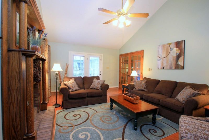 5901 Clearbrook Dr, Knoxville, TN 37918
