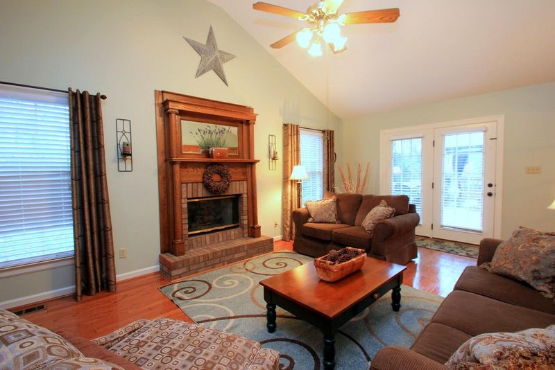 5901 Clearbrook Dr, Knoxville, TN 37918
