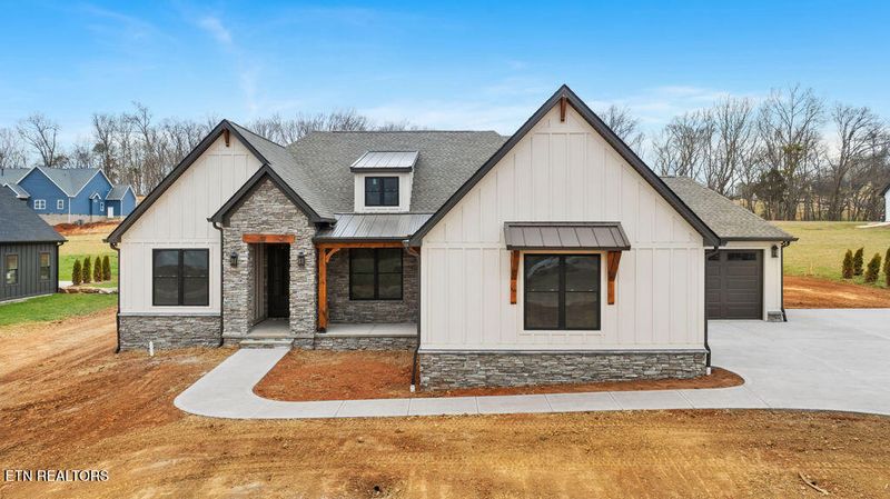 5906 John Dr, Greenback, TN 37742