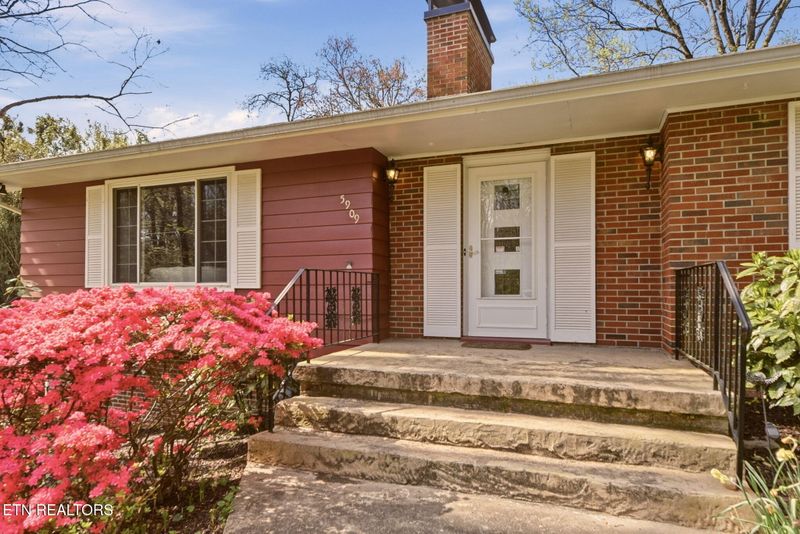 5909 Weems Rd, Knoxville, TN 37918