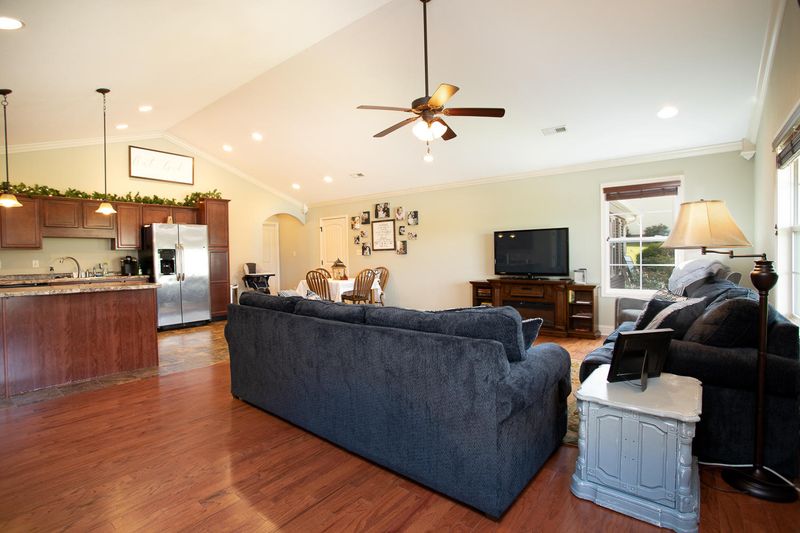 5909 Whisper Ridge Ln, Corryton, TN 37721