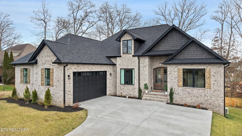 591 Yosemite Dr, Lenoir City, TN 37771