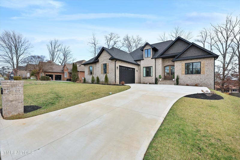 591 Yosemite Dr, Lenoir City, TN 37771