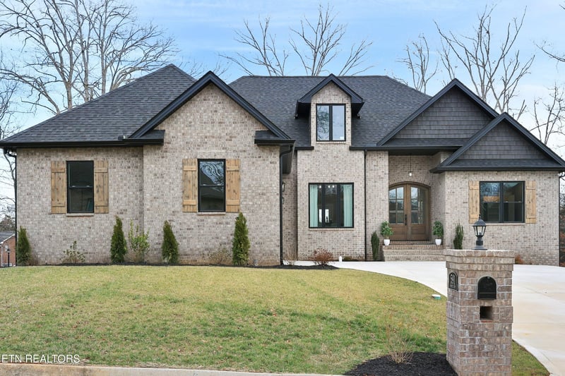 591 Yosemite Dr, Lenoir City, TN 37771