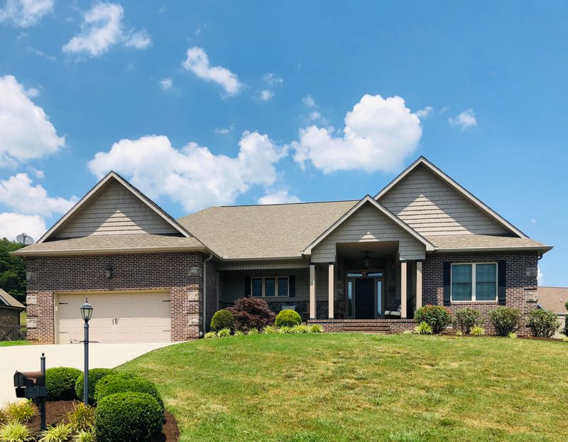 5910 Whisper Ridge Ln, Corryton, TN 37721