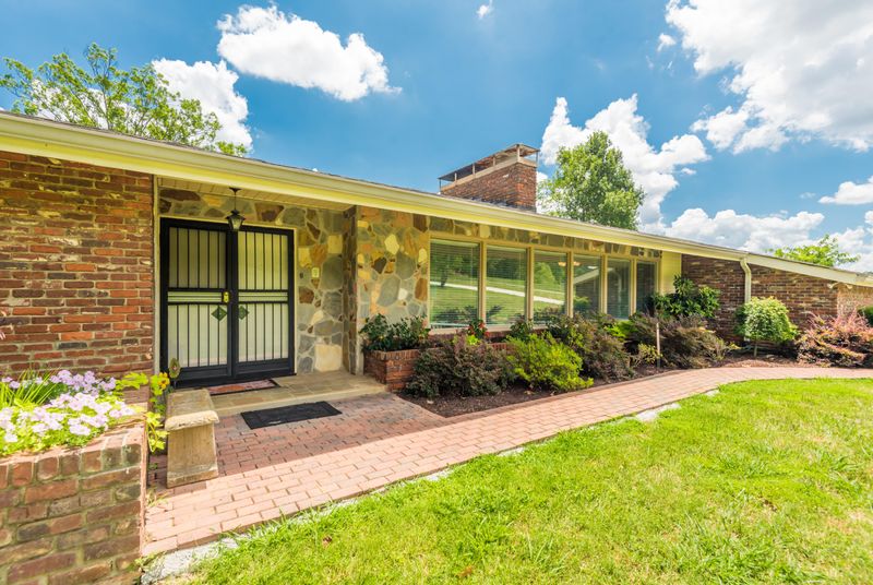 5912 Holston Hills Rd, Knoxville, TN 37914