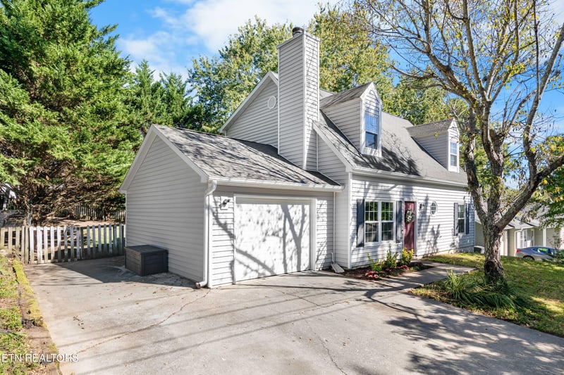 5915 Autumn Oaks Ln, Knoxville, TN 37921