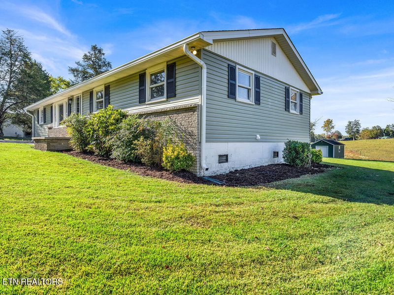 5917 Roberts Rd, Corryton, TN 37721