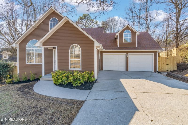 5918 Shelley Dr, Knoxville, TN 37909