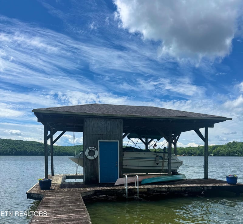 592 Eagle Point Dr, Rockwood, TN 37854