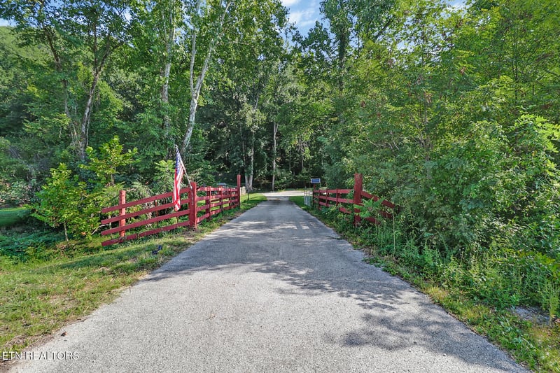 592 Morgan Co Hwy #Morgan County Highway, Harriman, TN 37748