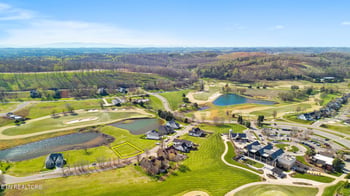 592 Old Barn Ln, Loudon, TN 37774