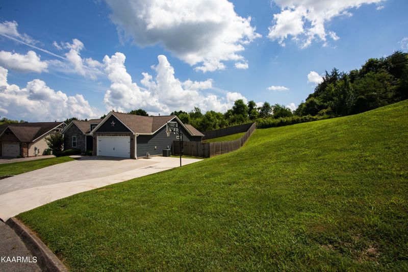 5923 Whisper Ridge Ln, Corryton, TN 37721