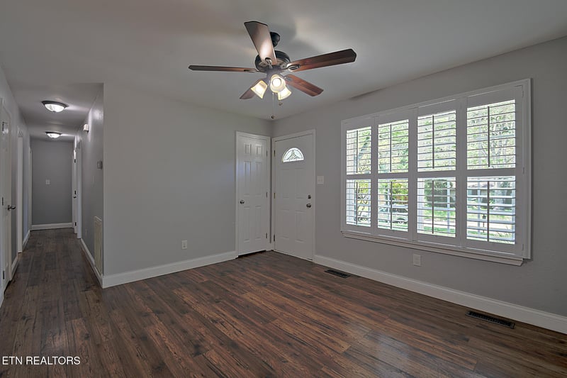 5924 W Pine Ln, Knoxville, TN 37909