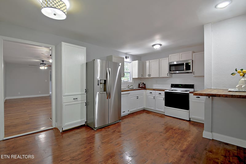 5924 W Pine Ln, Knoxville, TN 37909