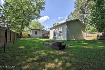 5924 W Pine Ln, Knoxville, TN 37909