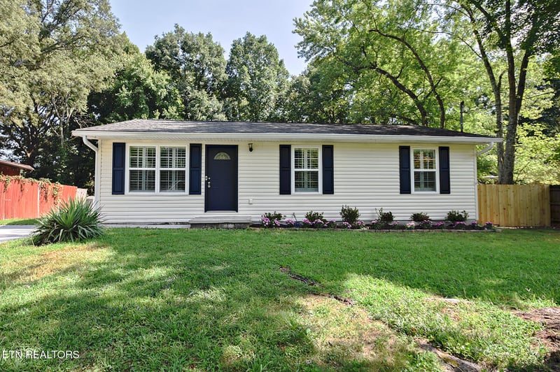 5924 W Pine Ln, Knoxville, TN 37909