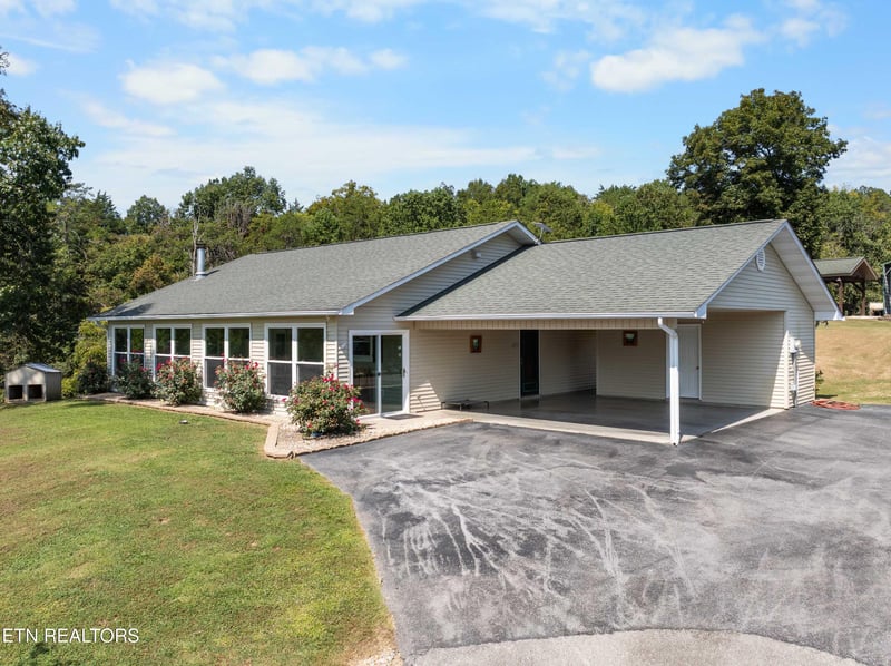 593 Cedar Top Dr, Sevierville, TN 37876