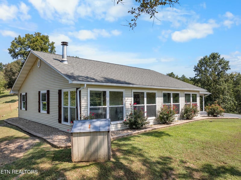593 Cedar Top Dr, Sevierville, TN 37876