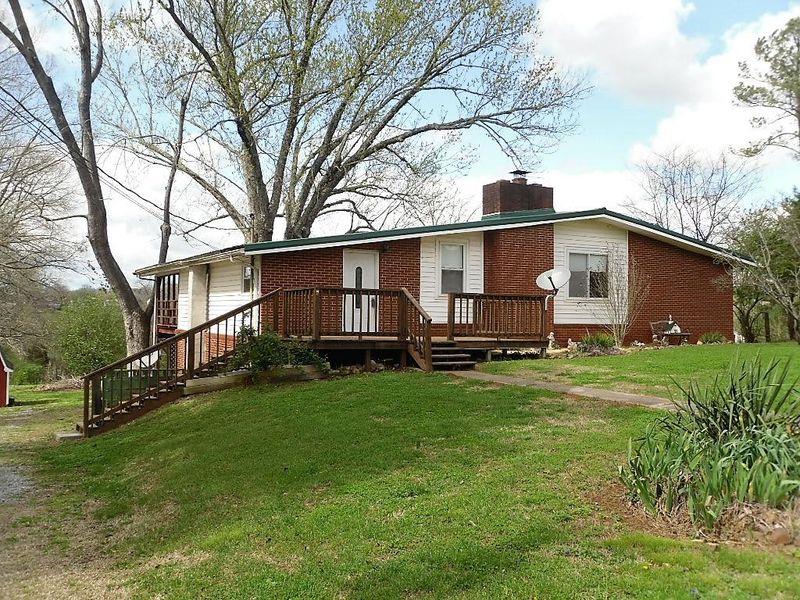 594 County Road 890, Etowah, TN 37331