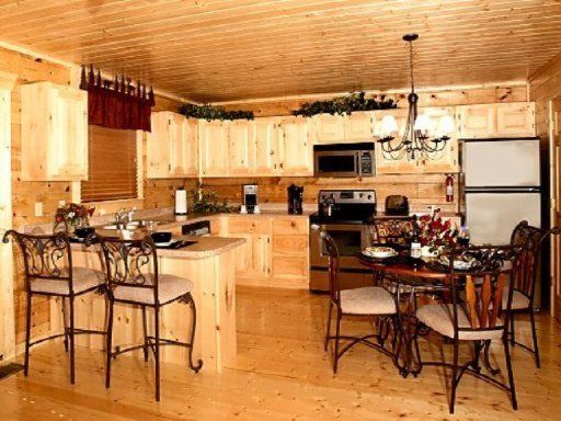 594 Mountain Dr, Gatlinburg, TN 37738