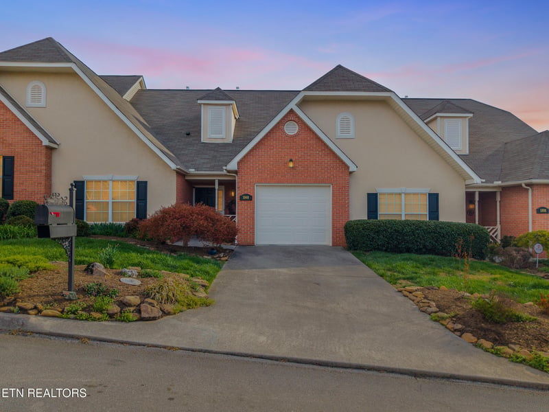 5940 Round Hill Ln, Knoxville, TN 37912