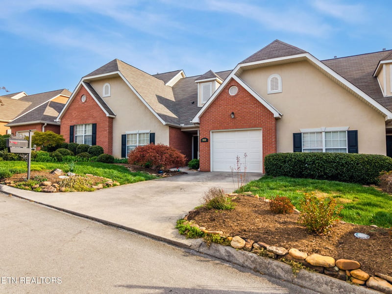 5940 Round Hill Ln, Knoxville, TN 37912