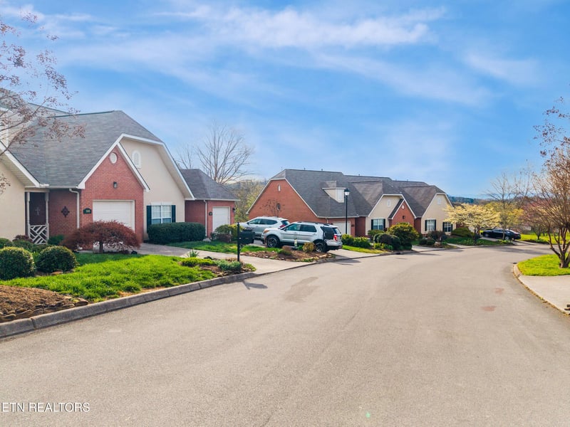 5940 Round Hill Ln, Knoxville, TN 37912