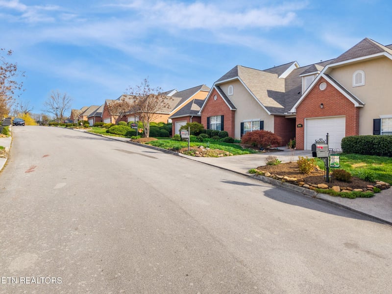 5940 Round Hill Ln, Knoxville, TN 37912
