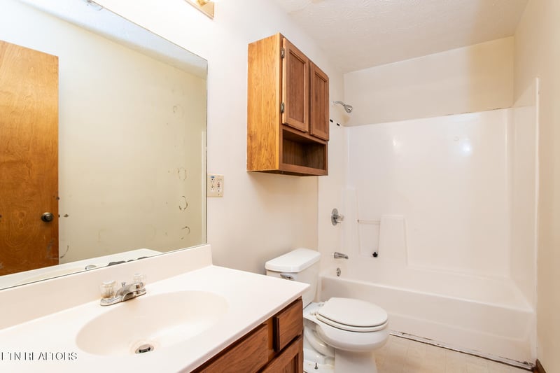 5941 Bridge Garden Rd, Knoxville, TN 37912