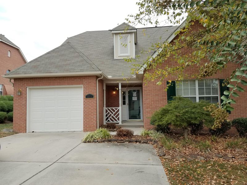 5944 Round Hill Ln, Knoxville, TN 37912