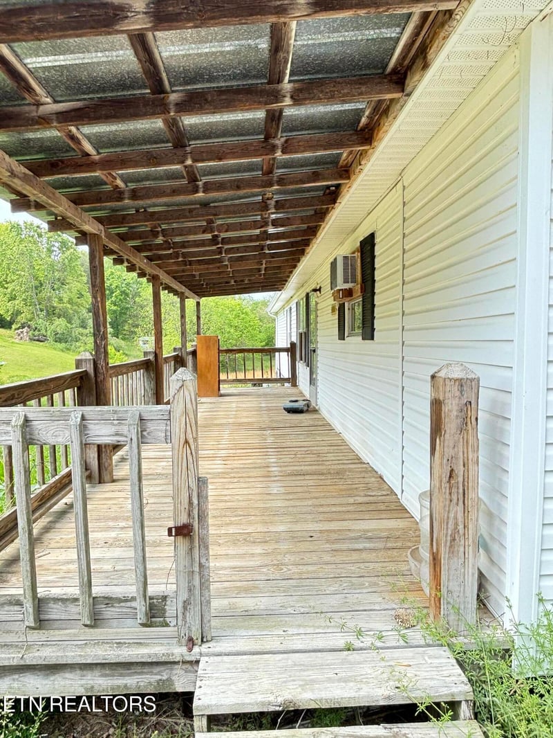 595 Cross Rd, Bean Station, TN 37708