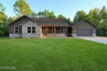 595 Taylon Ln, Oneida, TN 37841