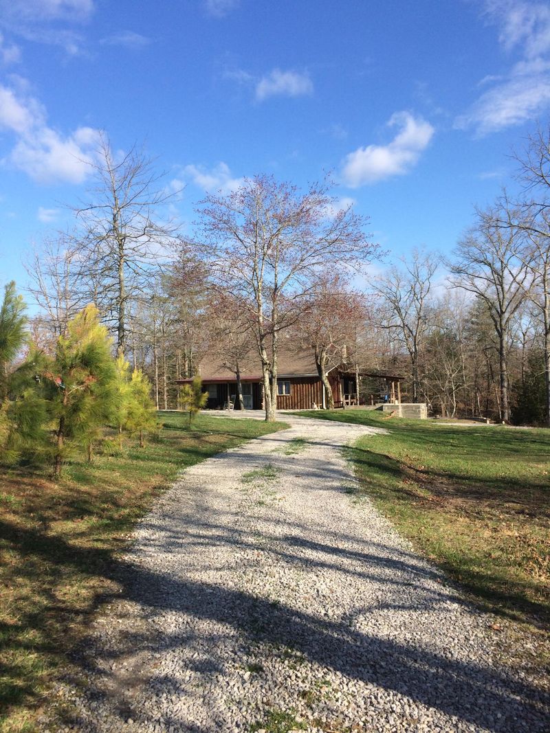 596 Meister Hills Rd, Deer Lodge, TN 37726
