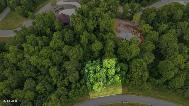 598 N Two Rivers Rd, Lafollette, TN 37766