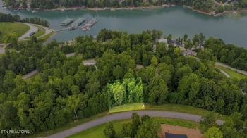 598 N Two Rivers Rd, Lafollette, TN 37766