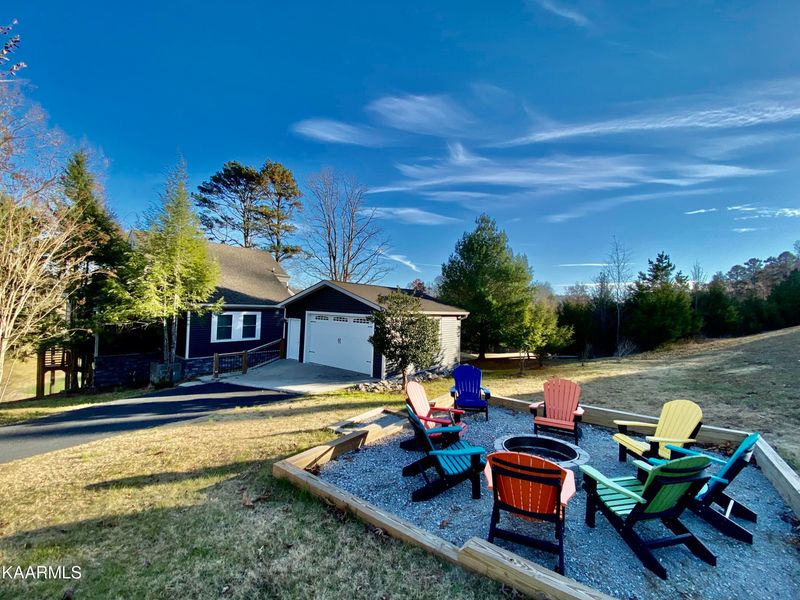 598 Wedgewood Ln, Lafollette, TN 37766