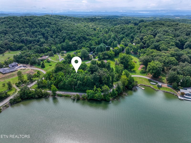 5980 Lakeside Dr, Lenoir City, TN 37772